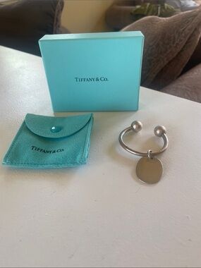 Tiffany & Co. Authentic Silver  Horseshoe Keyring - Tiffany Blue Pouch & Box